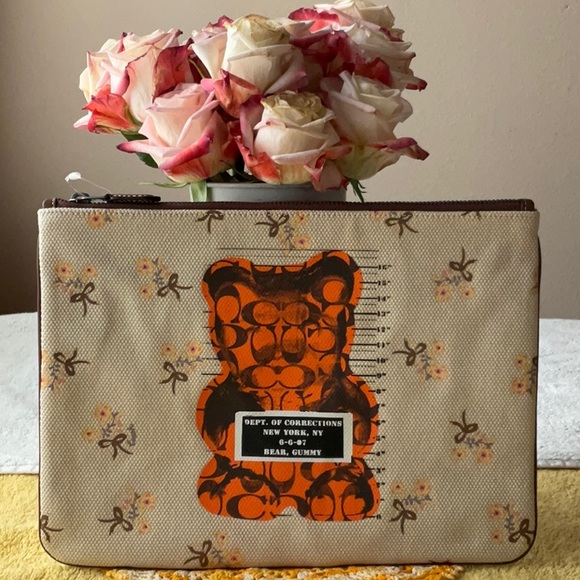 🐻 COACH WRISTLET 30 WITH VANDAL GUMMY 🐻 NWT 🐻 - Picture 5 of 16